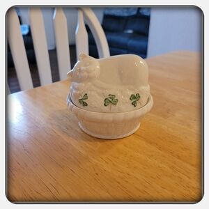 NWOB Vintage Porcelain Belleek Kitten Figurine Box